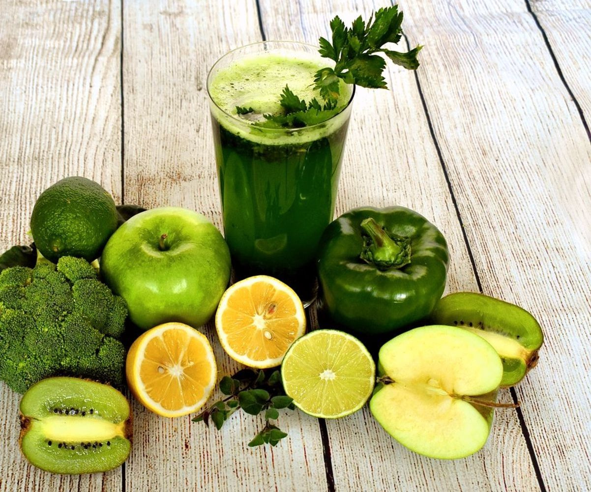 Taze meyve smoothie'lerimizin sunumu